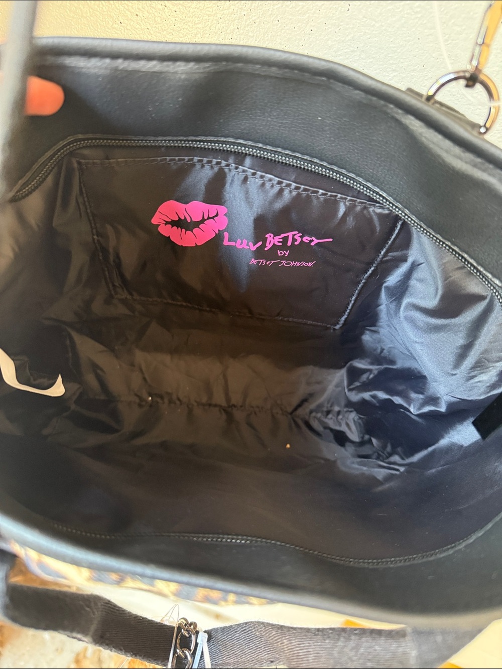 Betsey Johnson Leopard Print Tote with Black Trim & Heart Accent - Picture 4 of 5